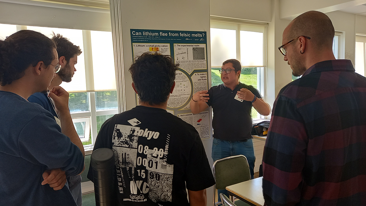 Discussion in front of students’ posters